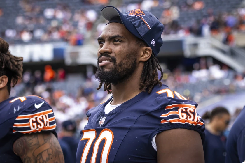 Braxton Jones appears to avoid serious injury at Bears camp